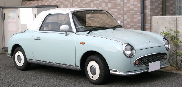 Nissan Figaro може да ви напомни за голяма кола играчка, но си е истински автомобил. И все още е, има вярна фенбаза. Това не е много изненадващо, тъй като Figaro само за японския пазар е различен от всичко друго, което виждате по пътя. Със своя очарователен ретро стил, миниатюрни размери и шантав характер, това е кола, която пливлича внимание навсякъде, където отиде. Дизайнерският екип е вдъхновен от Datsun Roadster от 1935 г. за този странен външен вид.

Кръглите ретро копчета и бутони са добре разположени в кабината, за да създадат по-игриво пространство, докато ярките цветове му придават някакво спокойствие. Превключвателите за електрически прозорци дори са проектирани да изглеждат като хромирани абажури, позволявайки на Figaro да постигне още по-висок резултат в скалата на забавлението. Всичко това е необходимо, за да се балансира липсата на удоволствие от шофирането,. 1,0-литровият двигател с турбокомпресор произвежда само 76 к.с., като е  съчетан с тристепенен автоматик.
